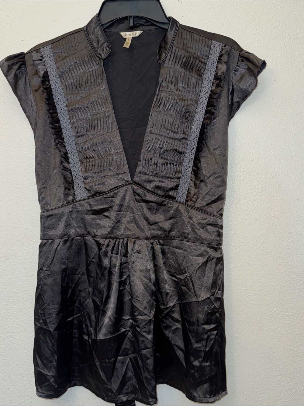 Krafty Black Satin V-Neck Tunic with Pleated Front & Tie Back Sz 3X EUC Y2K